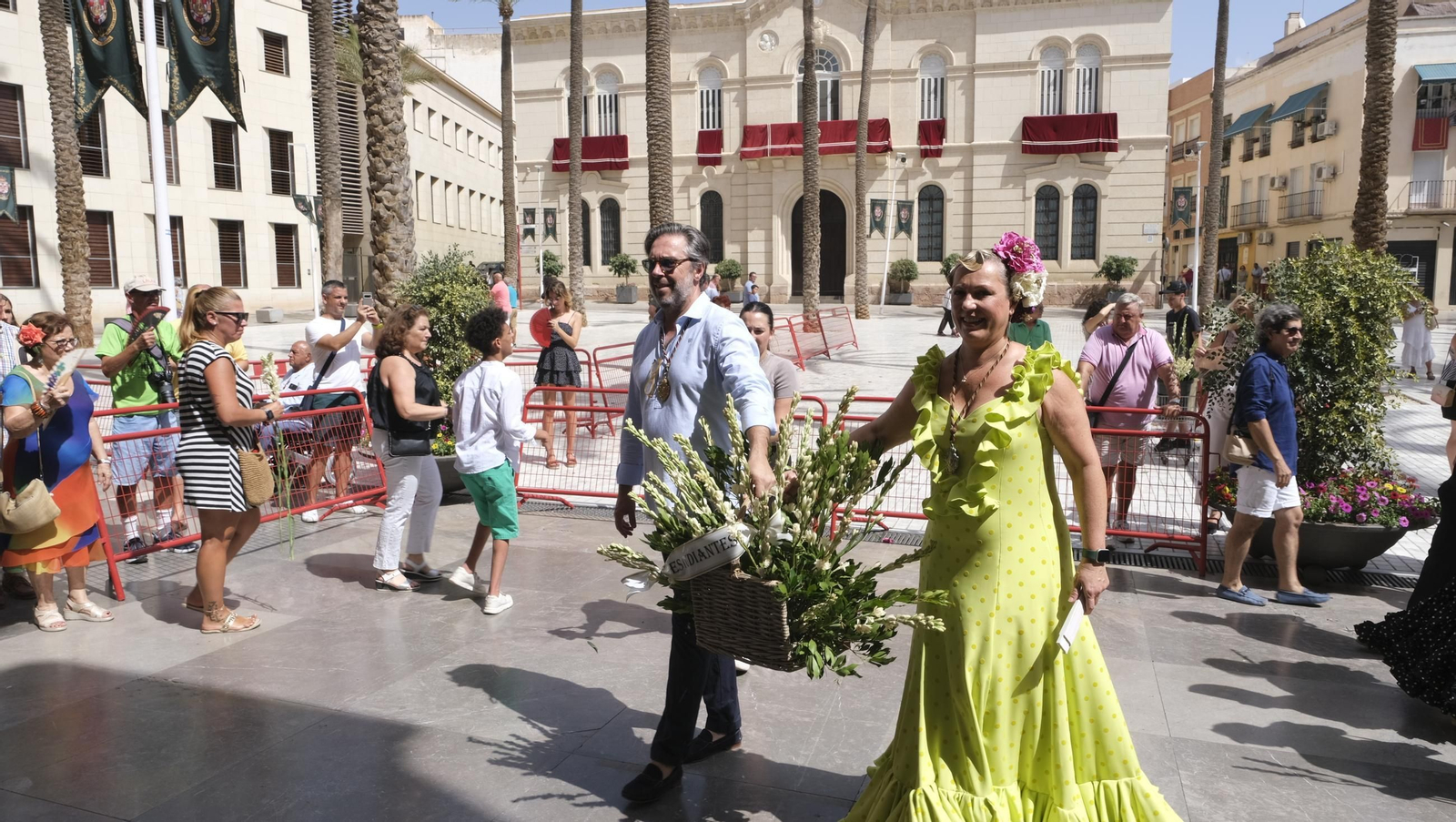 Ofrenda floral a la Virgen del Mar en la Feria de Almería 2024, en imágenes