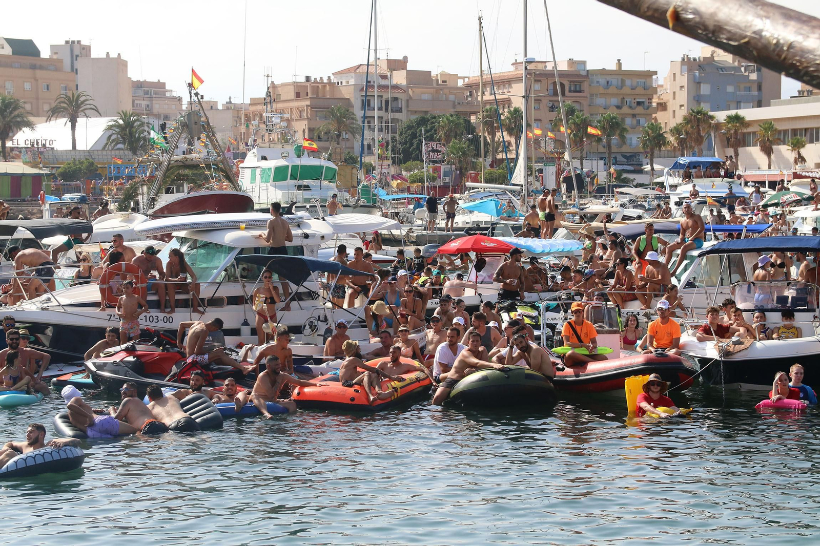 Fotogalería de la cucaña y la procesión de las Fiestas de Santa Ana en Roquetas