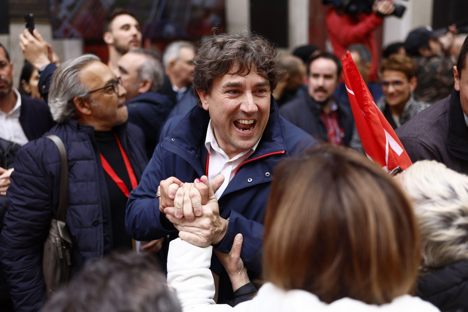 Los dirigentes socialistas salen a Ferraz