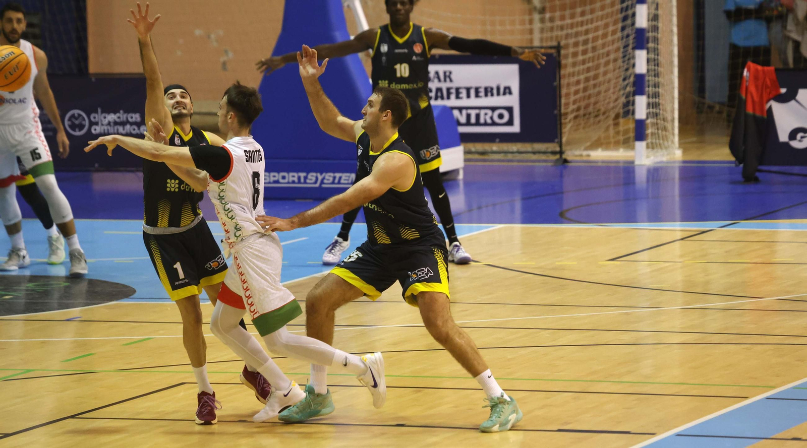 Las fotos del Udea Algeciras - Caja 87 de la Segunda FEB de baloncesto