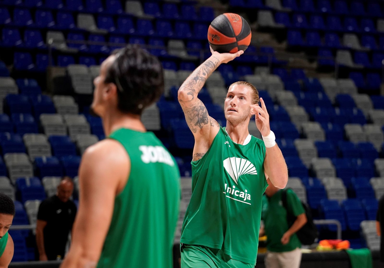 Osetkowski lanza a canasta.