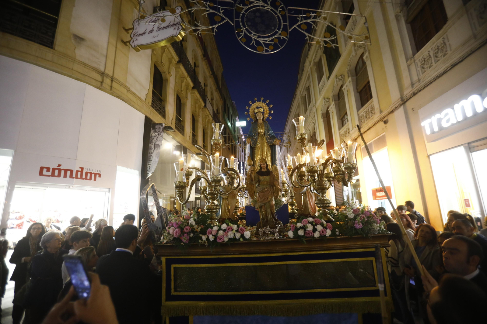 La procesión de la Virgen Milagrosa de Córdoba, en imágenes