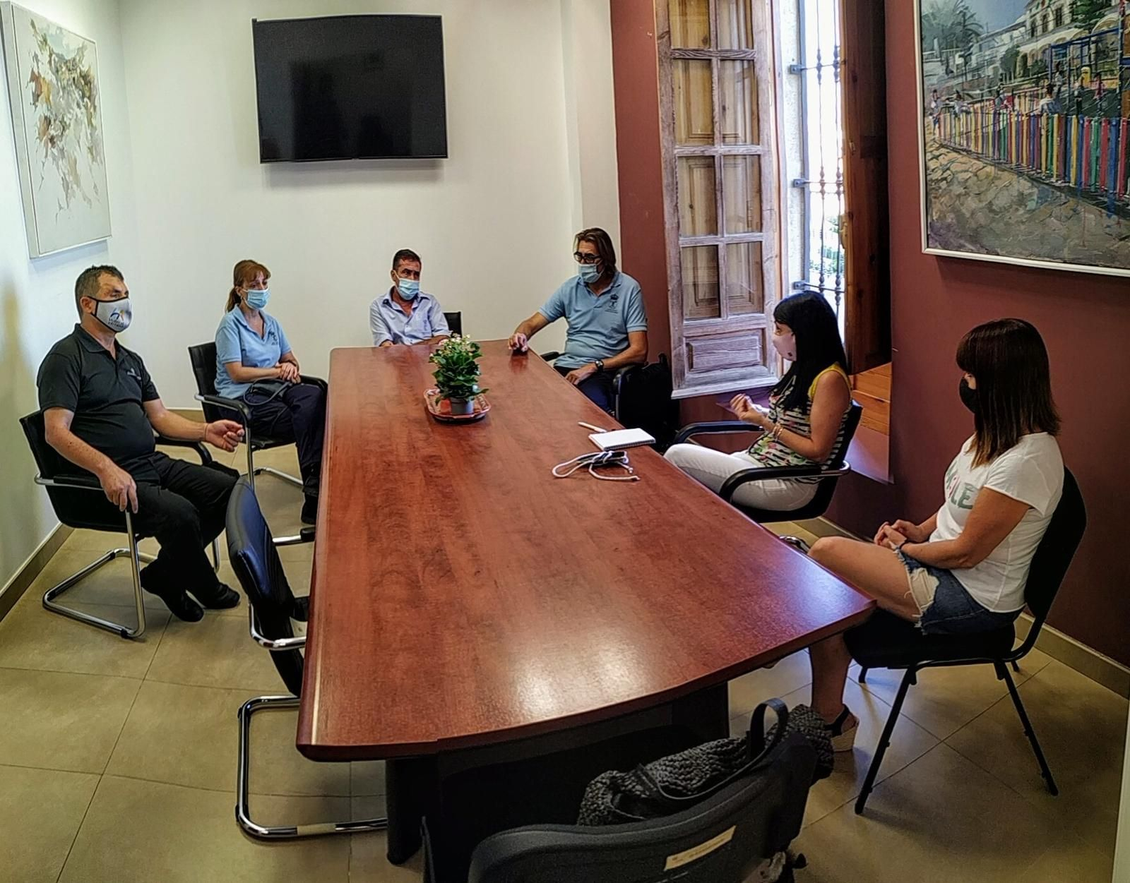 Diez trabajadores del Plan de Empleo Municipal reforzarán la limpieza y conserjerías de los colegios