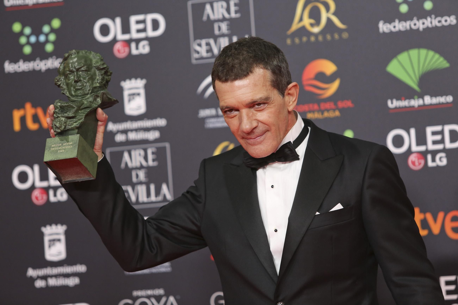 Antonio Banderas Así se verían algunos de los personajes más famosos de Málaga como figuras de anime del Studio Ghibli
