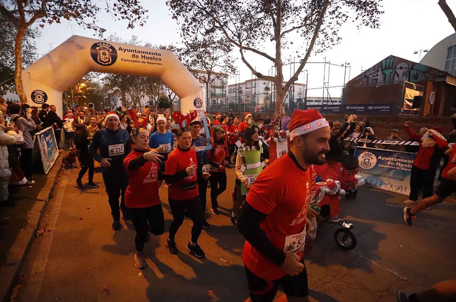Imágenes de la carrera de San Silvestre en Huelva