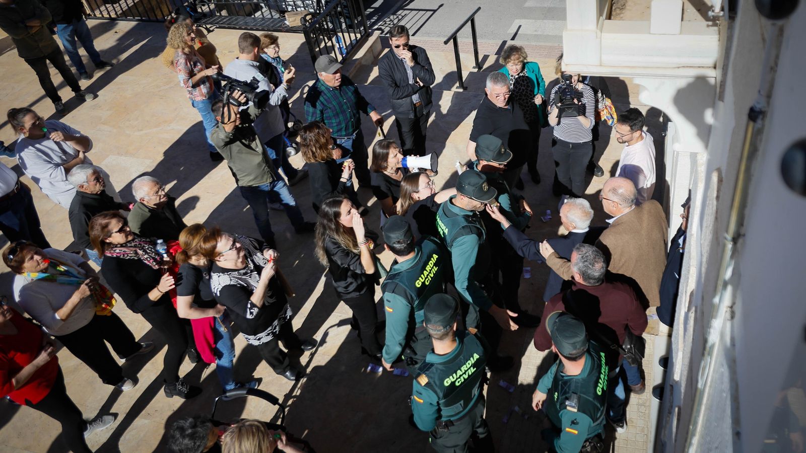 Protesta contra la moción de censura en Chercos.