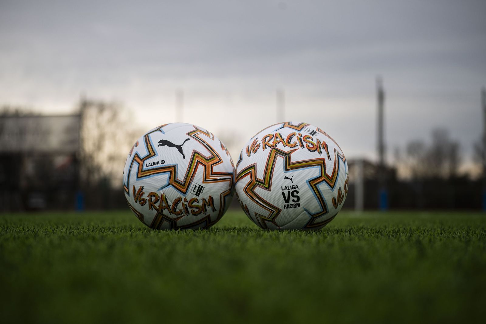 Balón contra el racismo en el Cádiz-Málaga CF
