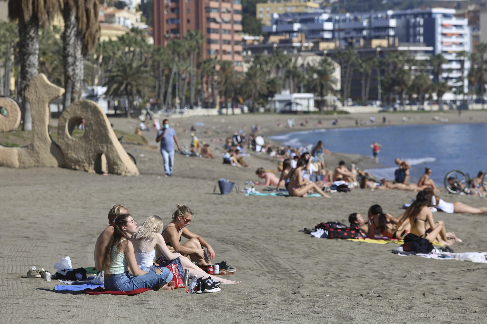 Fotos: Sol, playa y terrazas en un final de enero atípico en Málaga