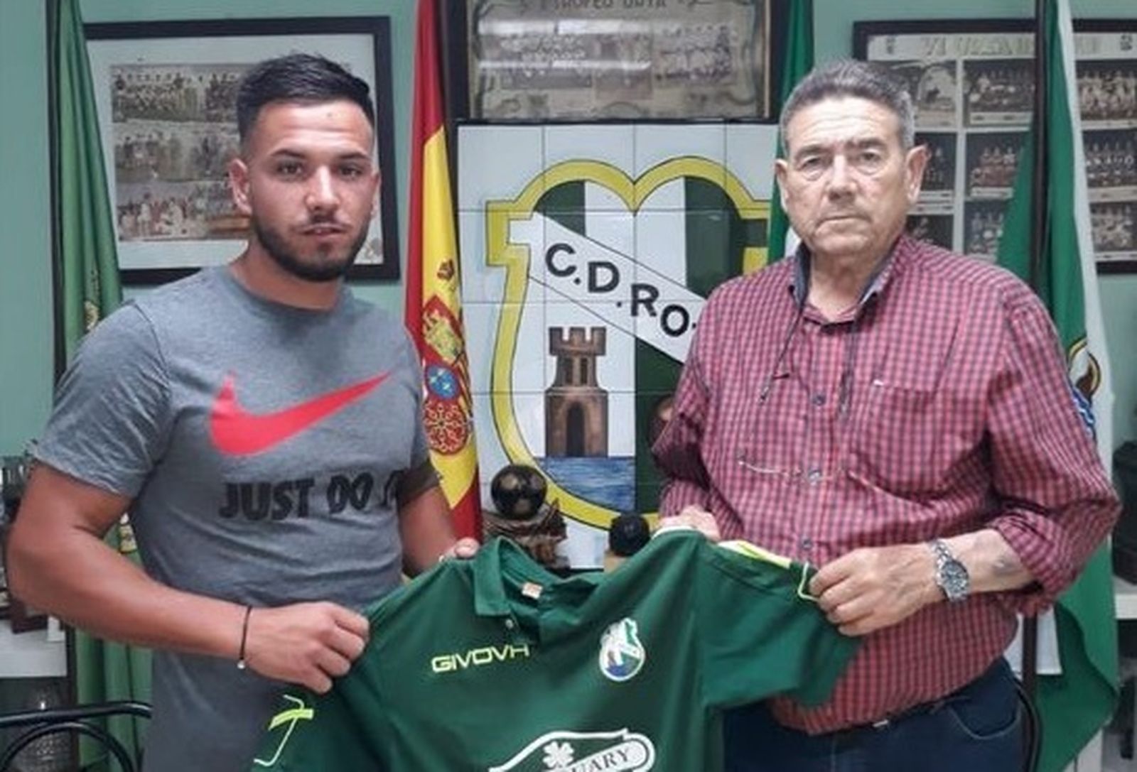 López, junto al presidente del Rota Juan Luis Rendón.