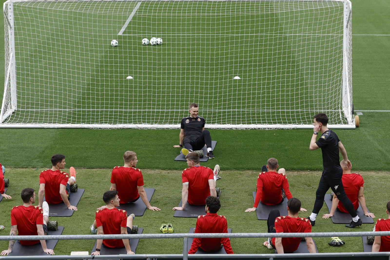 Entrenamiento  del Jagiellonia Bialystok en el Benito Villamarín.