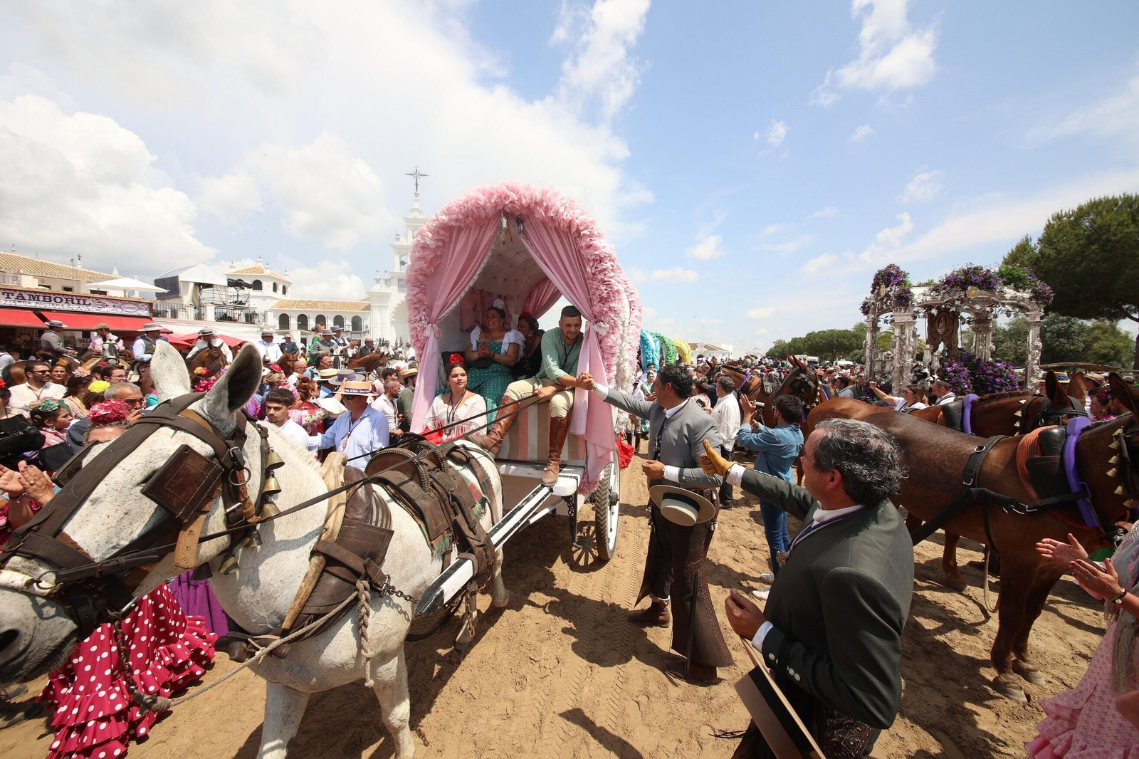 La Hermandad del Rocío de Jerez se presenta ante la Virgen