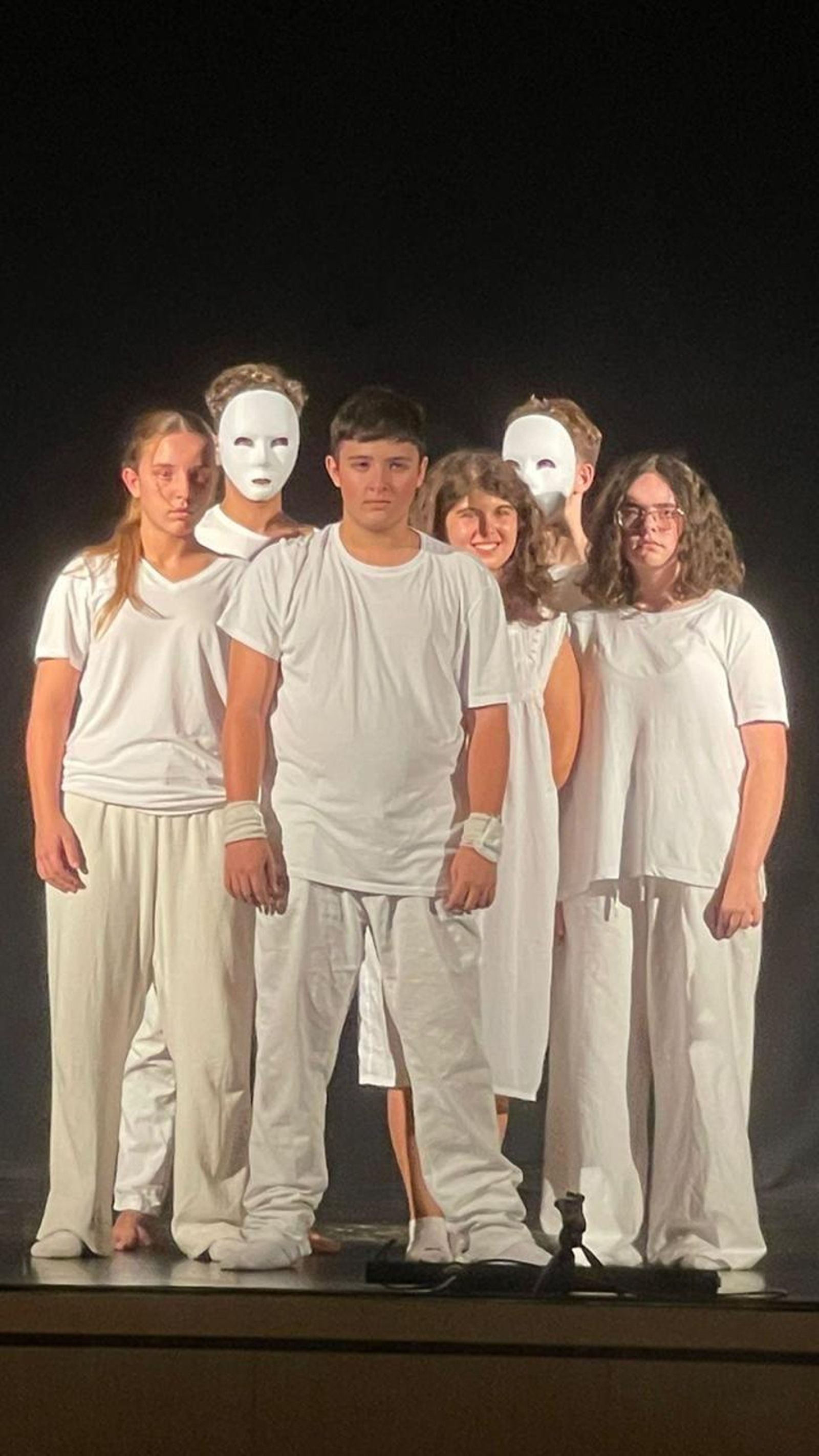 Alumnos del Intituto 'Drago' en plena actuación.