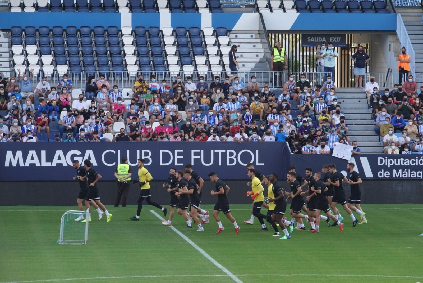 Galería de imágenes: El Málaga CF se da un bañito de masas