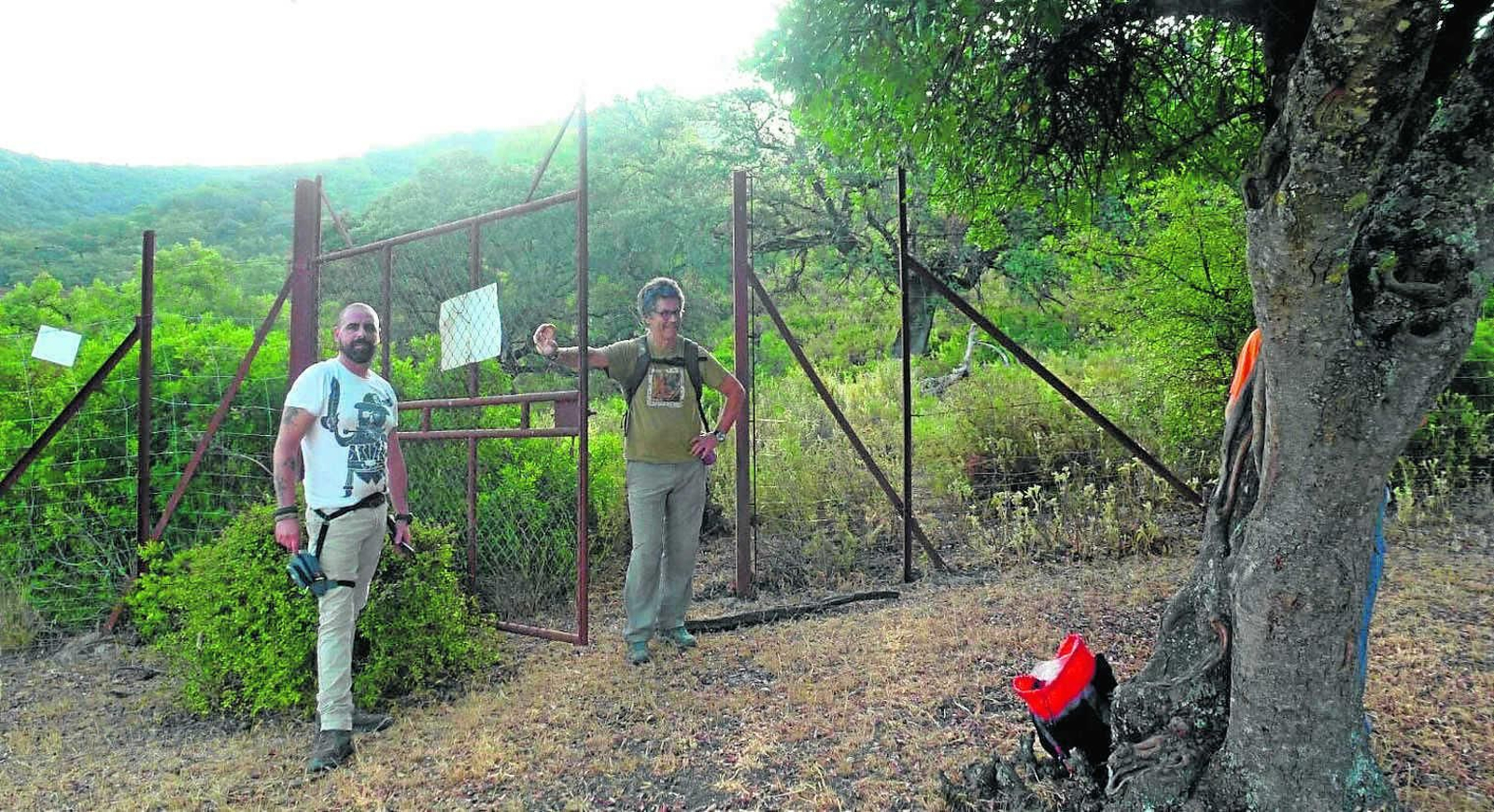 Juan Clavero con Manuel Alcaide unas pocas horas antes de la detención del dirigente ecologista.