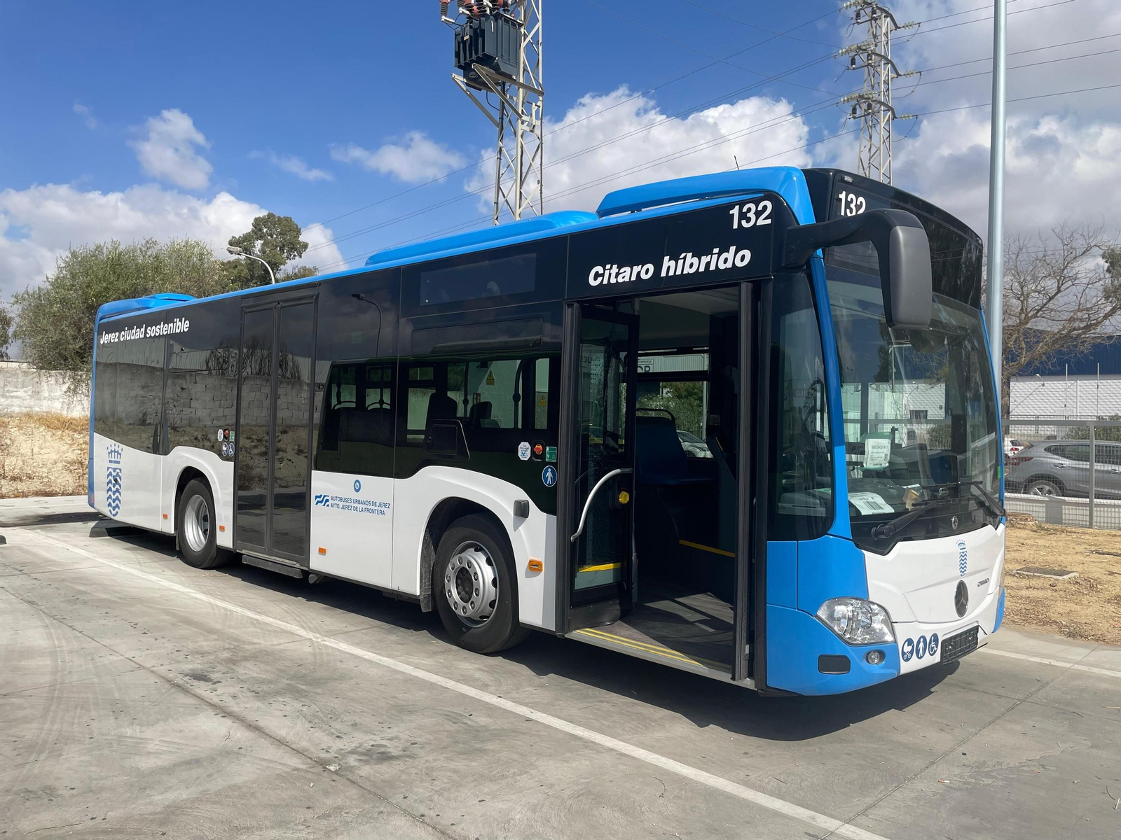 Llega a Jerez el primero de los nuevos autobuses urbanos