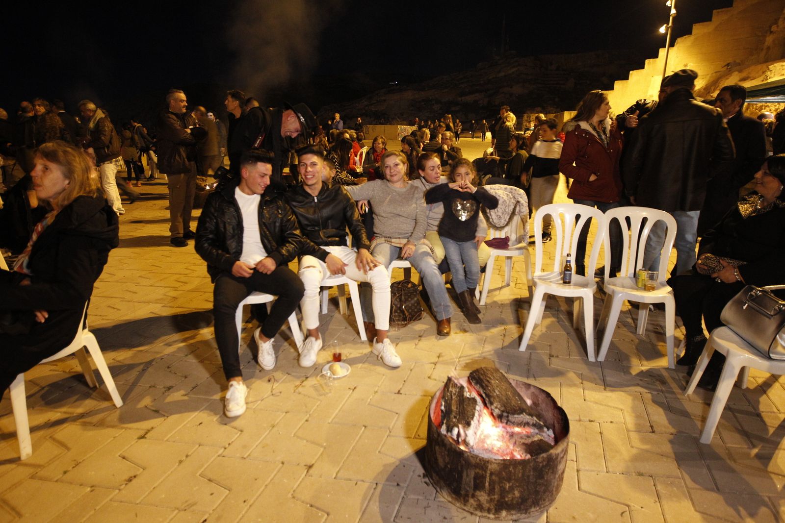 La Pascua Gitana se integra con la ciudad a los pies de la Alcazaba