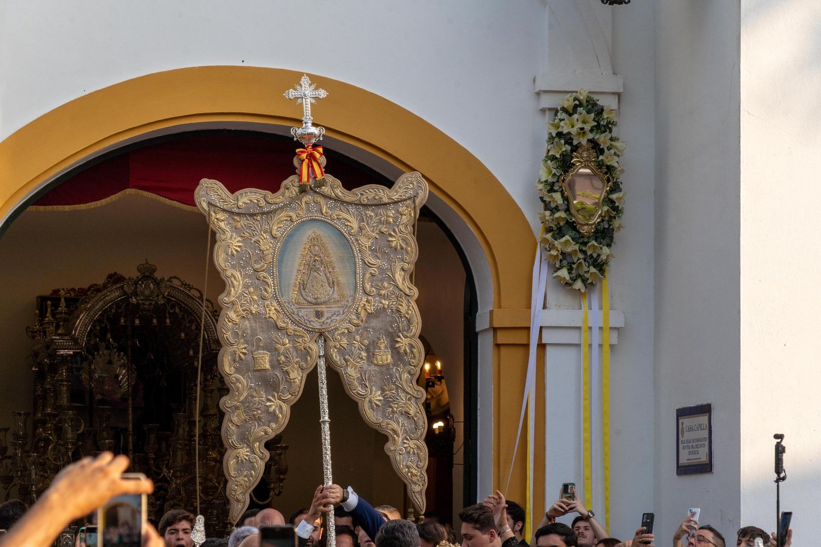 Imágenes del Rosario Jubilar rociero celebrado por las 25 hermandades filiales de la Matriz de Almonte en La Merced