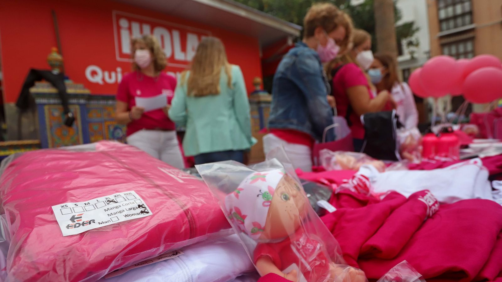 Fotos de la celebración del Día Mundial Contra el Cáncer de Mama en Algeciras