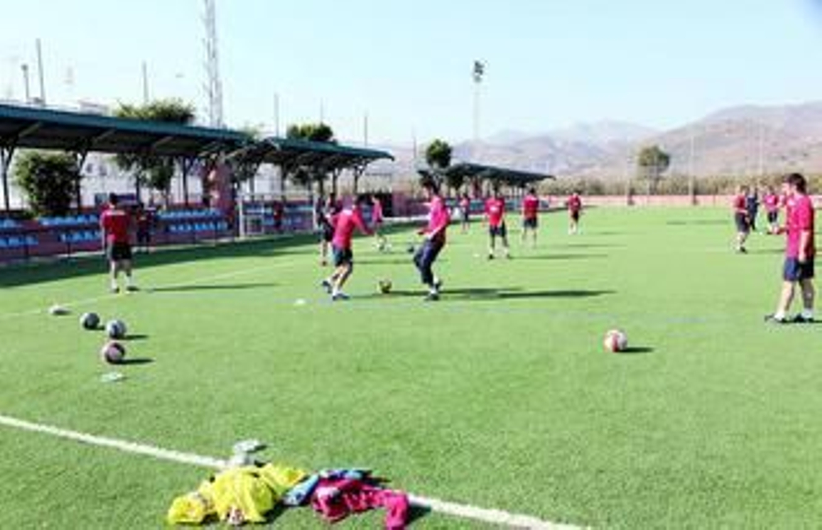 Río Verde, 17:00 horas. En vez de estar en juego un ascenso entrenaba el Atlético de Madrid juvenil.