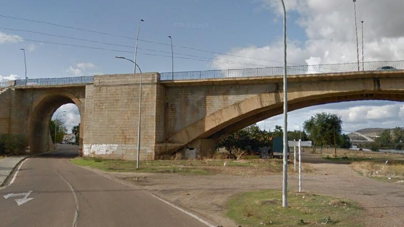Bajo este puente, cruzamos la N-630. Llegamos al fin a las afueras de Mérida.