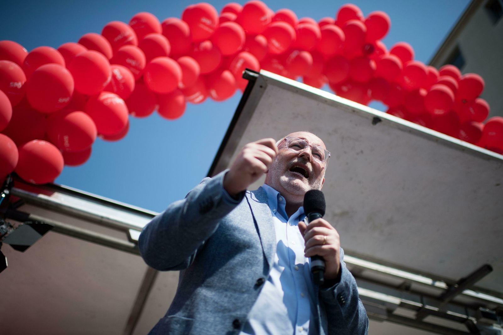 Frans Timmermans, candidato socialdemócrata a presidir la Comisión Europea, da un mitin ayer en Viena.