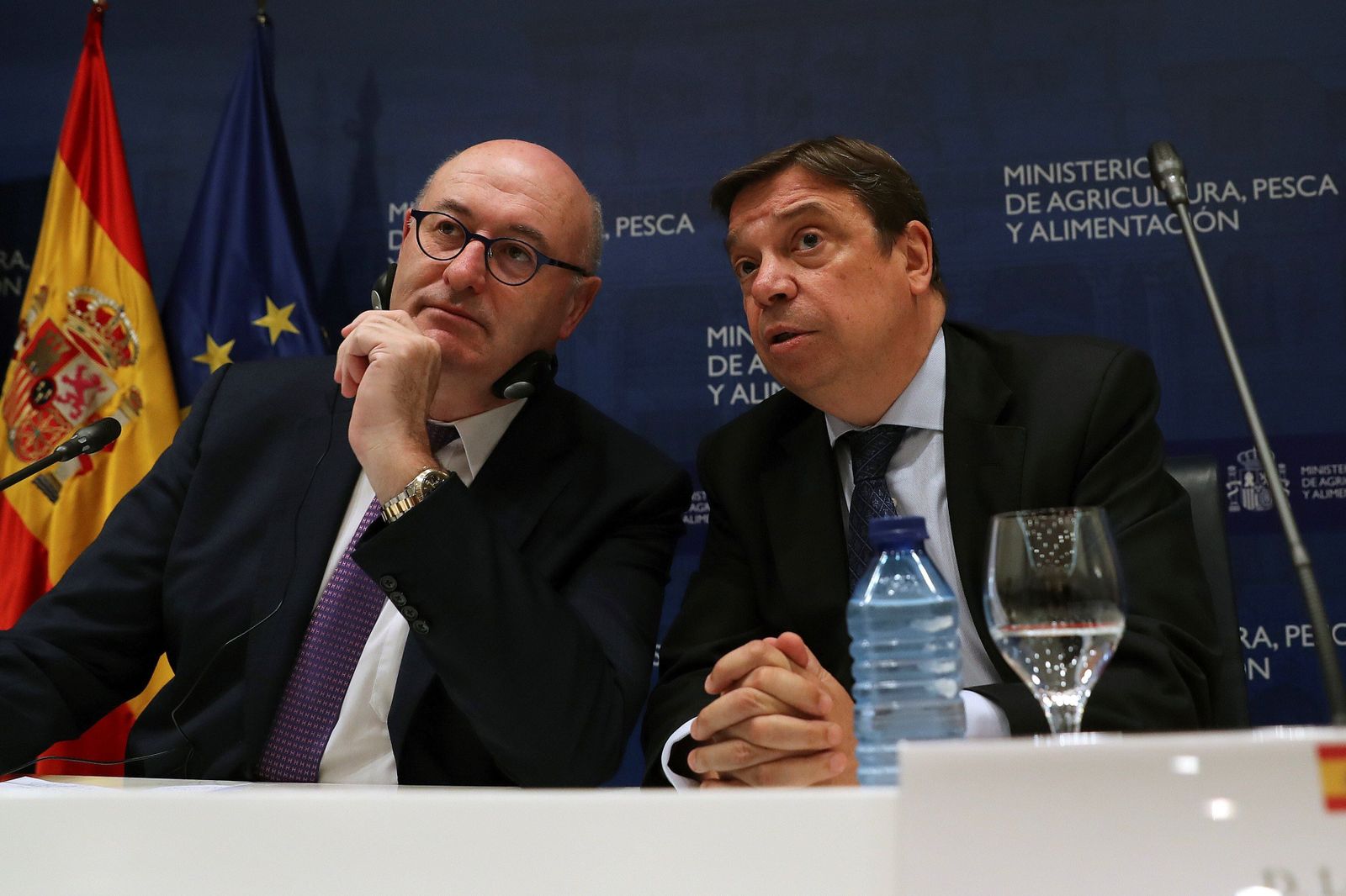 El comisario de Agricultura y Desarrollo Rural, Phil Hogan, y el ministro de Agricultura, Pesca y Alimentación, Luis Planas, en Madrid.