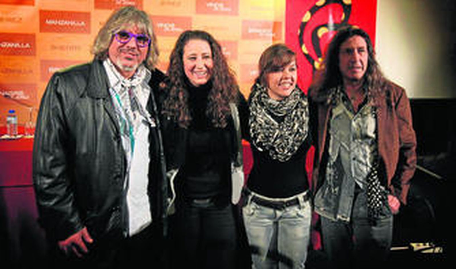 Antonio Malena, La Tremendita, Rocío Molina y Jorge Pardo posan para los medios en la bodega San Ginés.