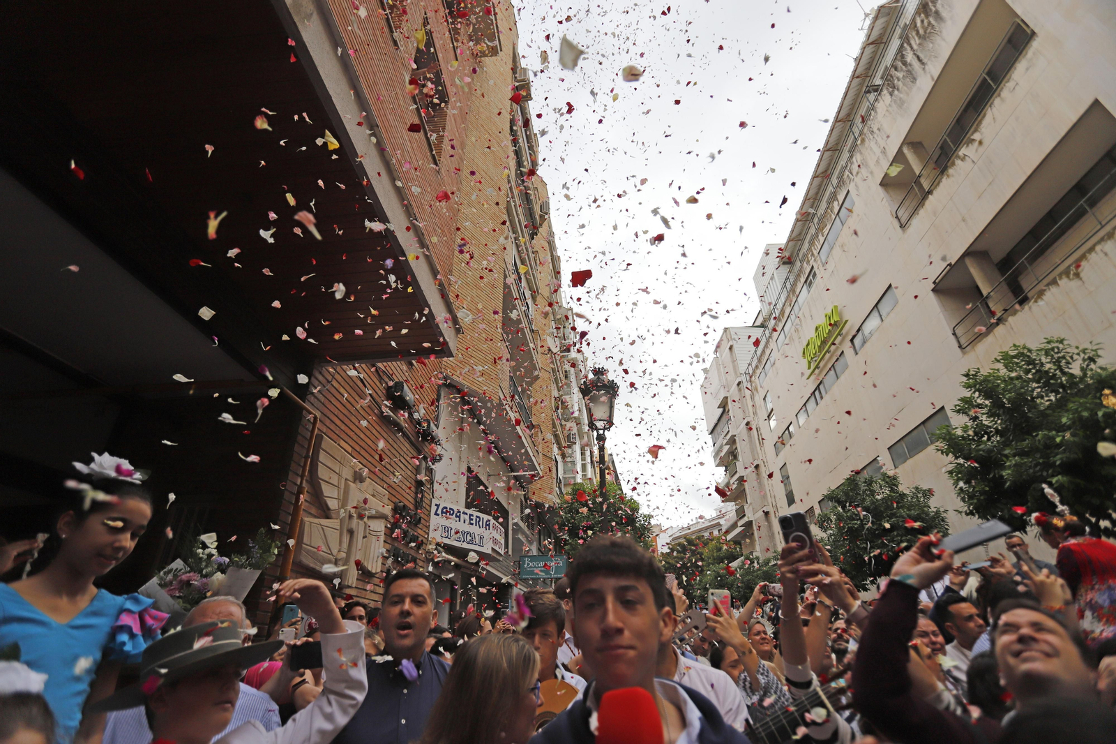 Imágenes de Emigrantes a su paso por el colegio Santo Ángel