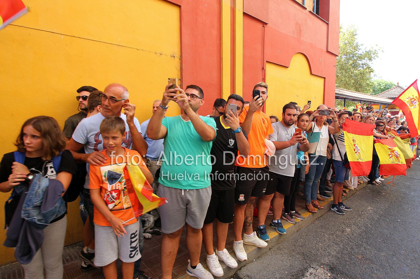 Imágenes de la expedición de Guardias Civiles de Huelva rumbo a Cataluña.