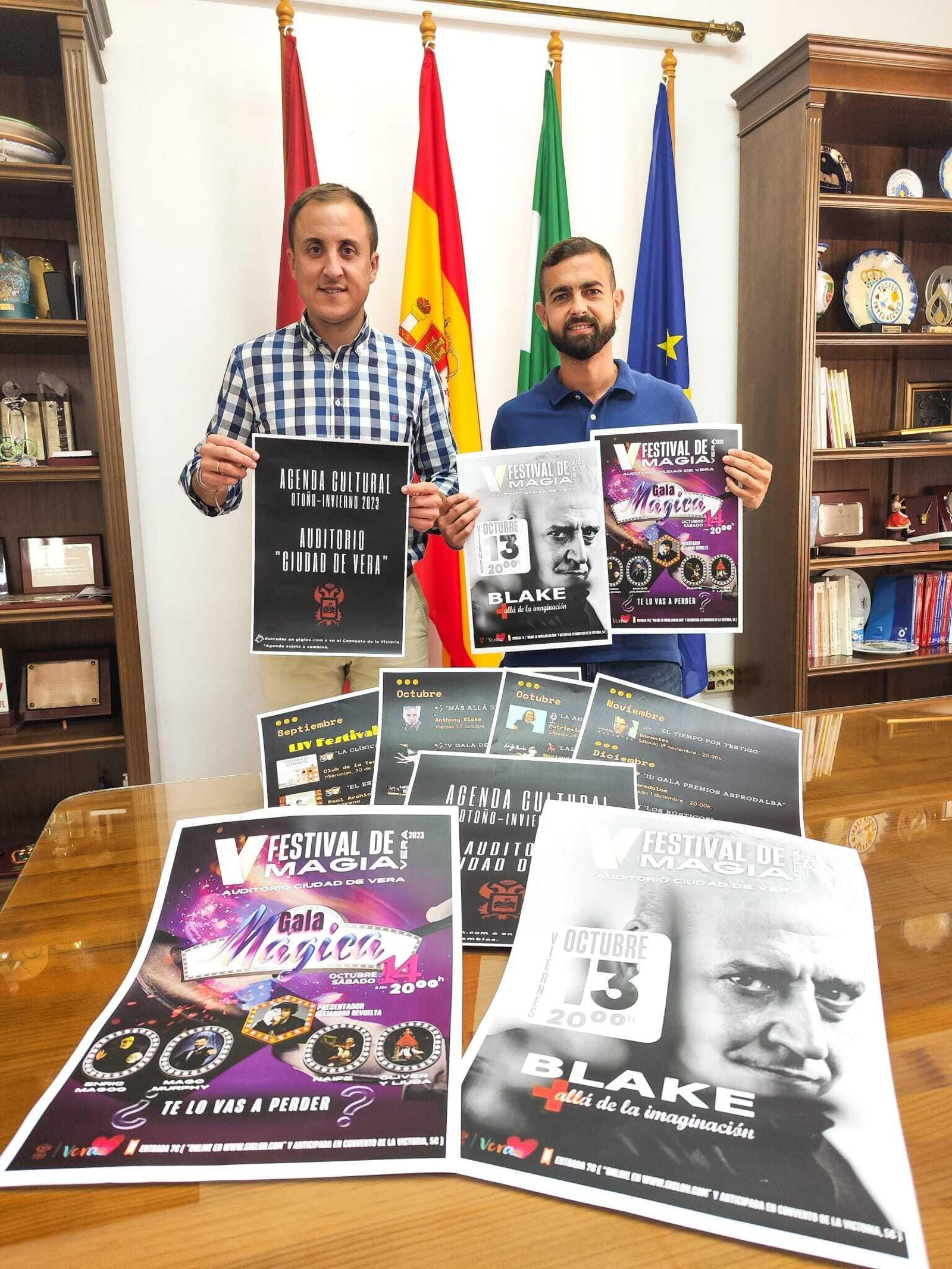 Alfonso García, alcalde de Vera, y el edil Antonio Jesús Soler han presentado la programación cultural del municipio. Alfonso García, alcalde de Vera, y el edil Antonio Jesús Soler han presentado la programación cultural del municipio.