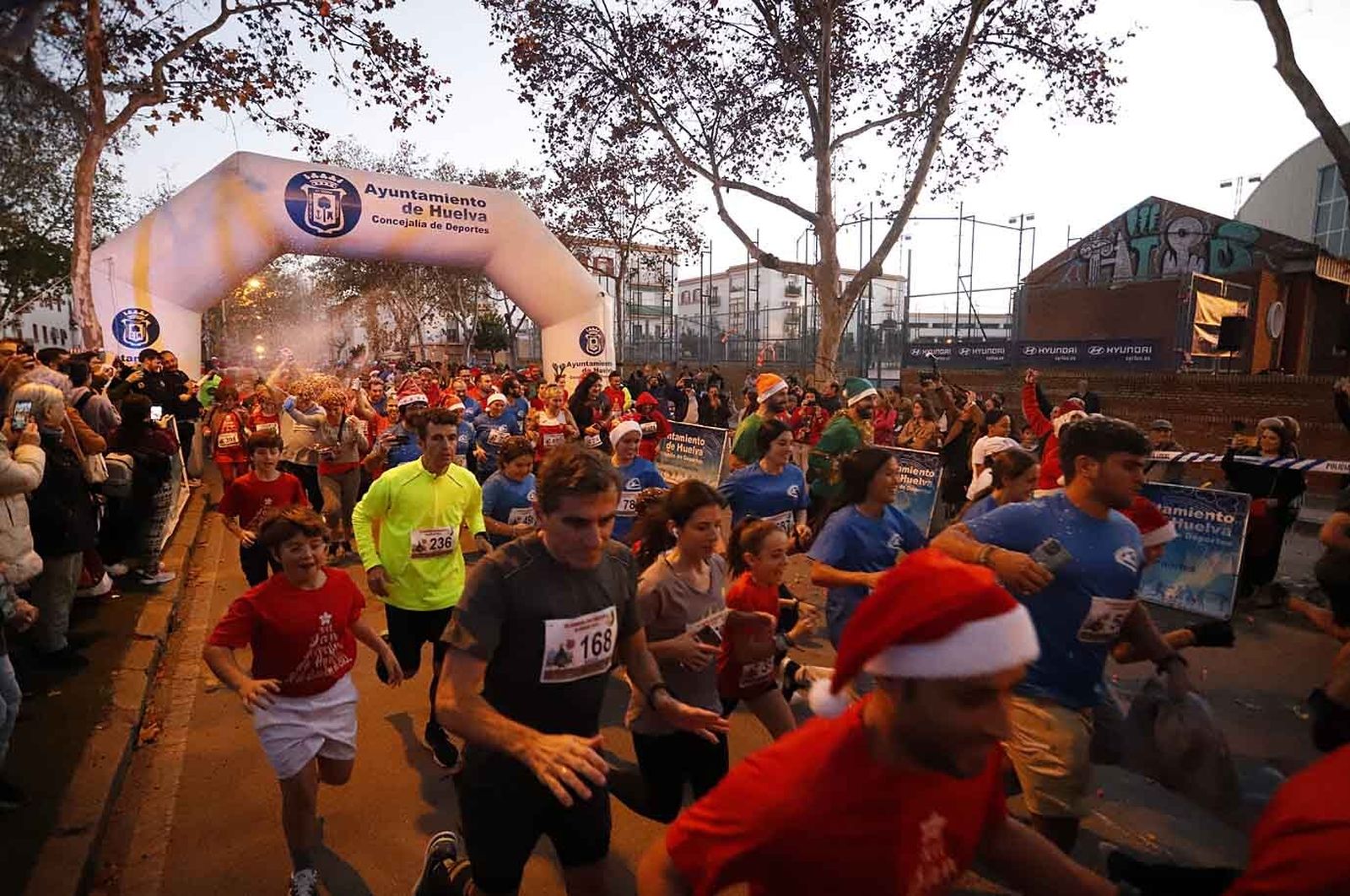 Imágenes de la carrera de San Silvestre en Huelva