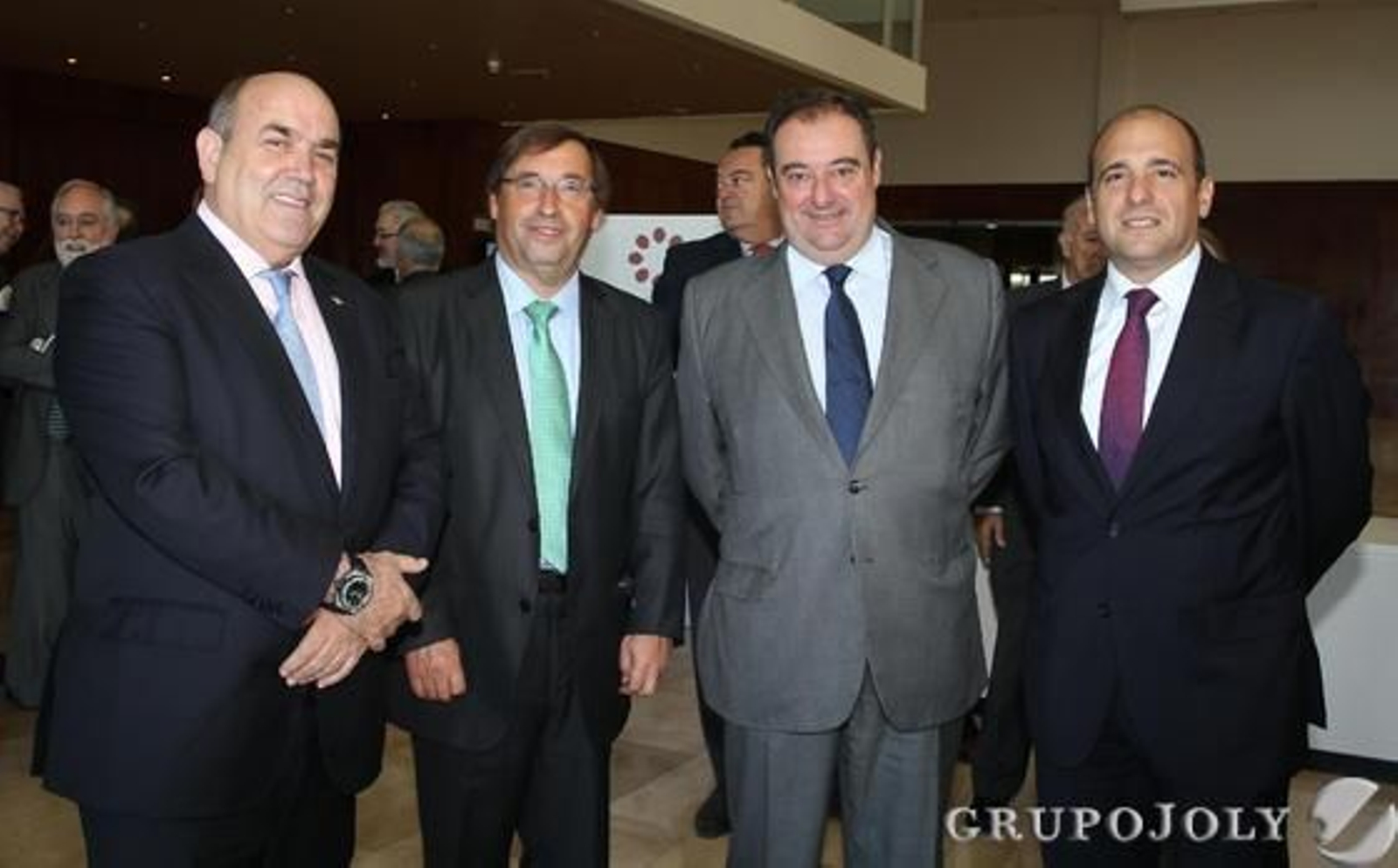 Federico Beltrán; Ángel Fernández Noriega, director de la Secretaría General de Unicaja; Tomás Valiente, director general del Grupo Joly; y José Luis Gómez Boza, consejero de Unicaja.

Foto: Belén Vargas/ Juan Carlos Vázquez