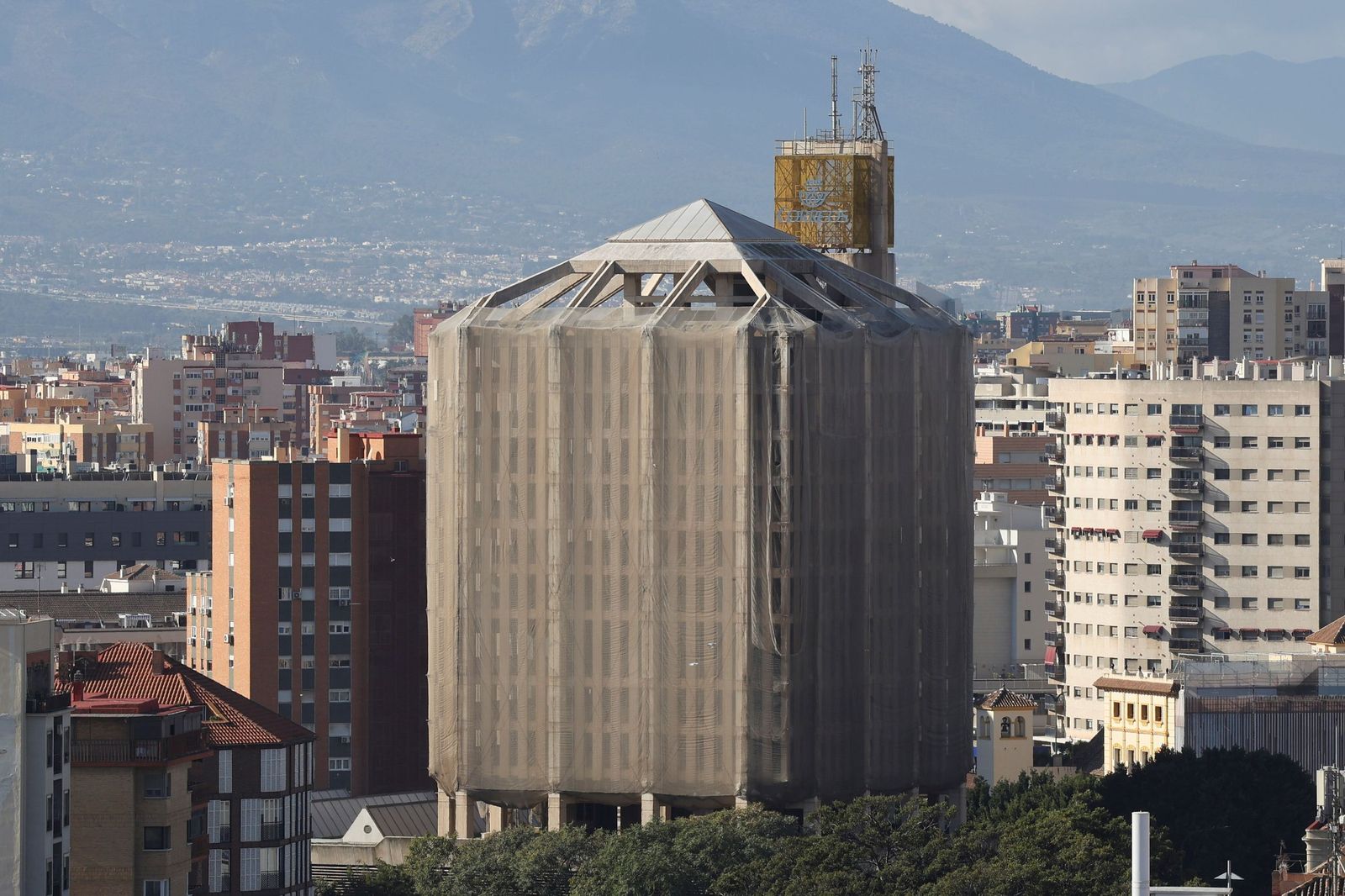 El antiguo edificio de Correos de Málaga.