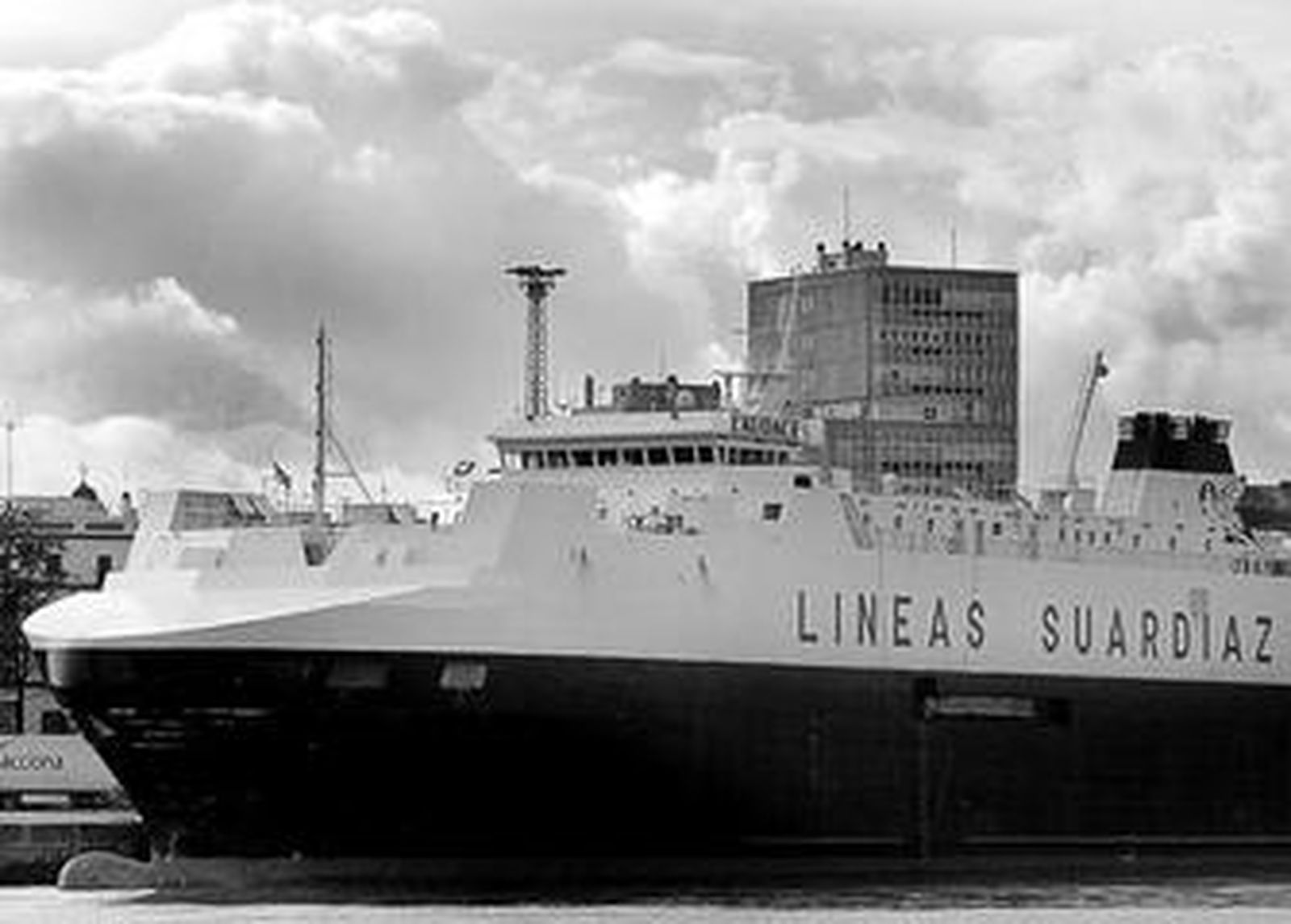 El primero de los barcos de Suardíaz se encontraba ayer atracado en el puerto de Cádiz.