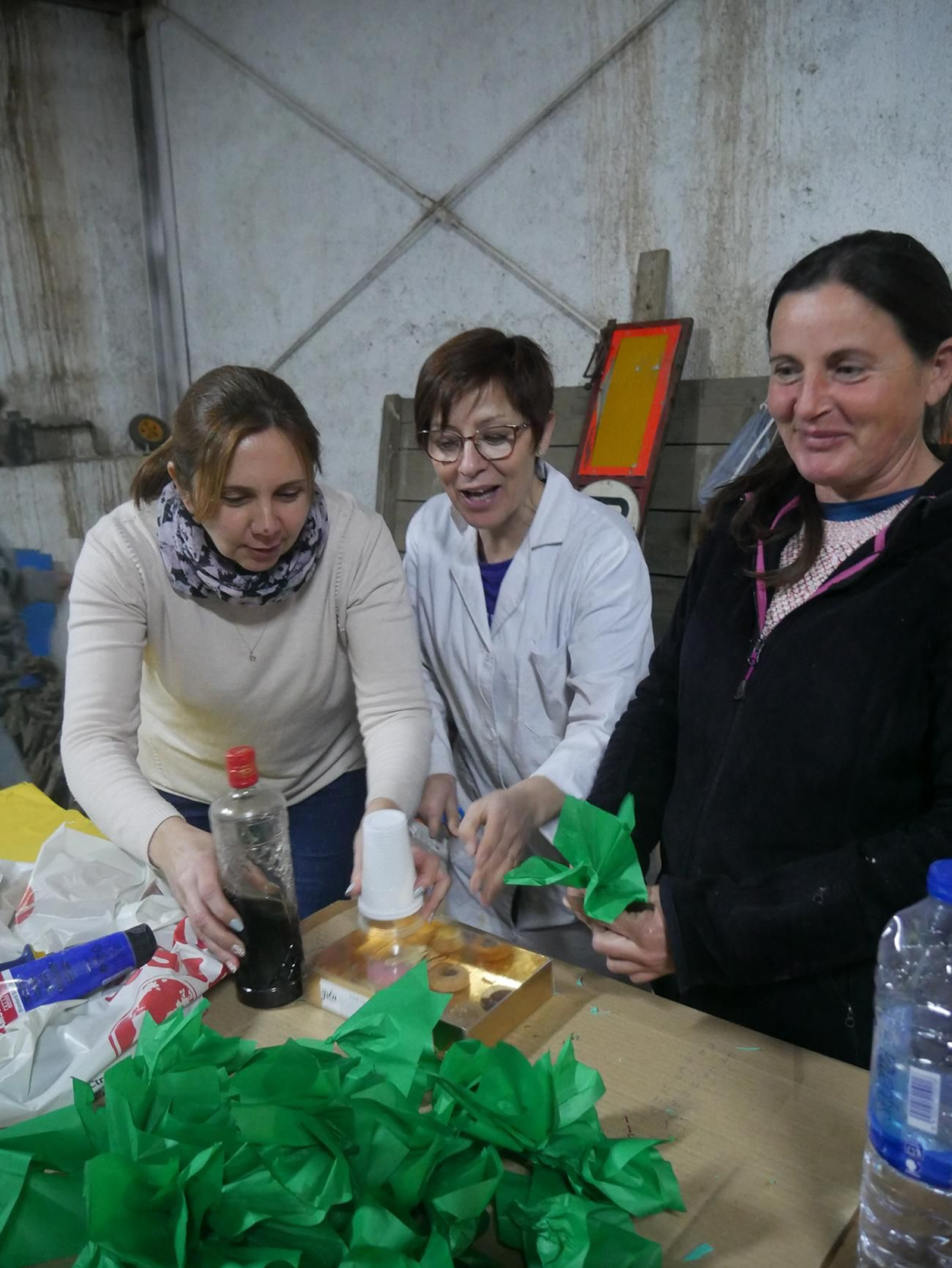 Imágenes de la elaboración de las carrozas tradicionales de Canjáyar