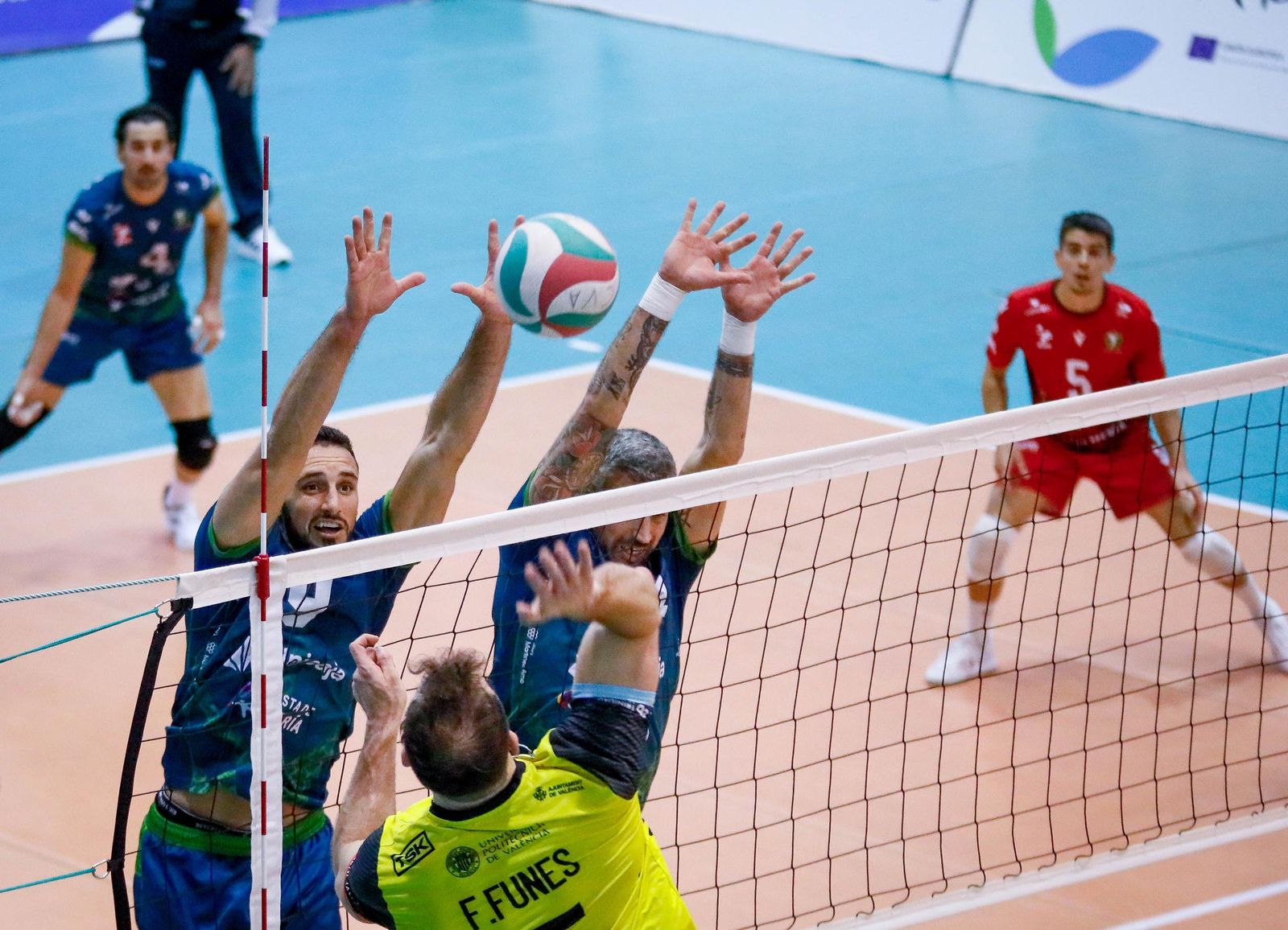 Las imágenes del Unicaja Costa de Almería-Leleman Conqueridor, primer partido del play off por el título de Superliga en Almería