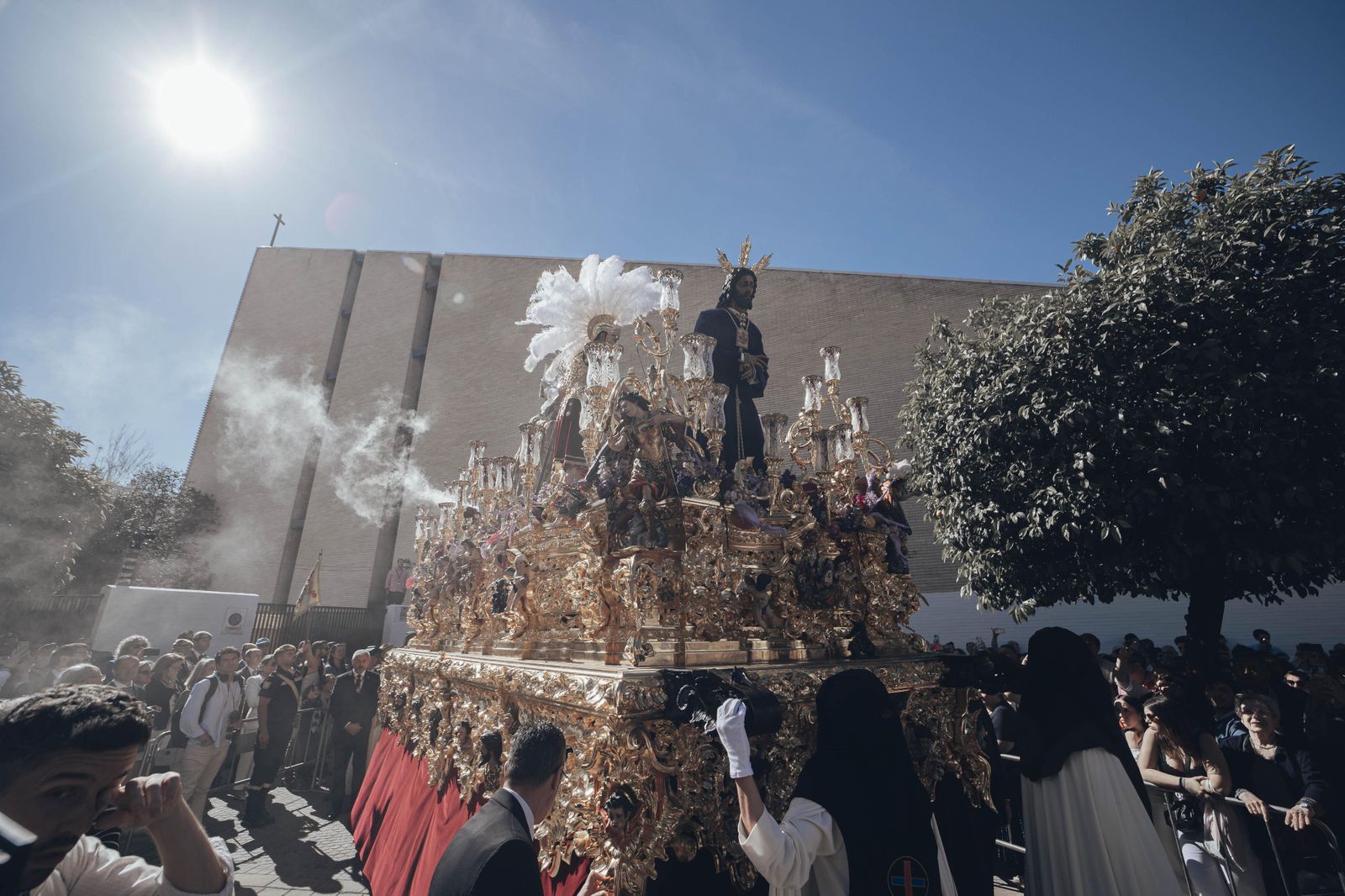 La salida de la Hermandad de San Pablo en la Semana Santa de Sevilla 2023
