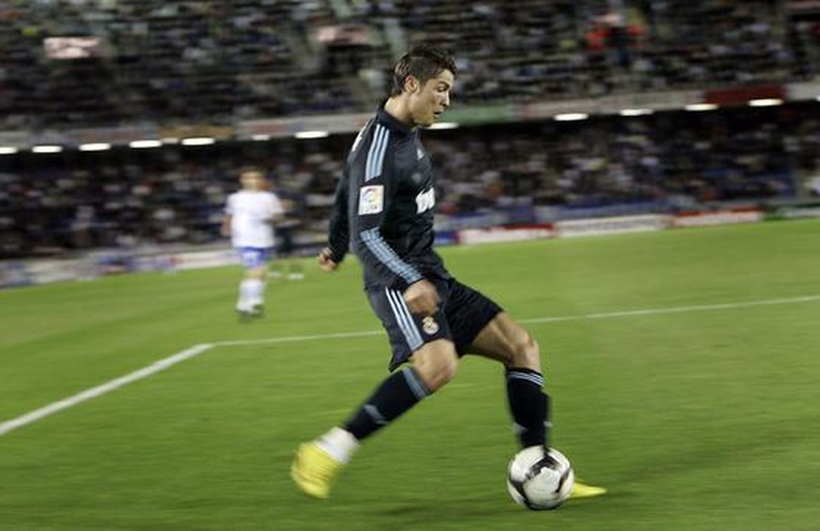 Los de Pellegrini golean al Tenerife en el Heleliodoro Rodríguez López con goles de Higuaín (dos), Kaká, Ronaldo y Raúl. / AFP · EFE · Reuters