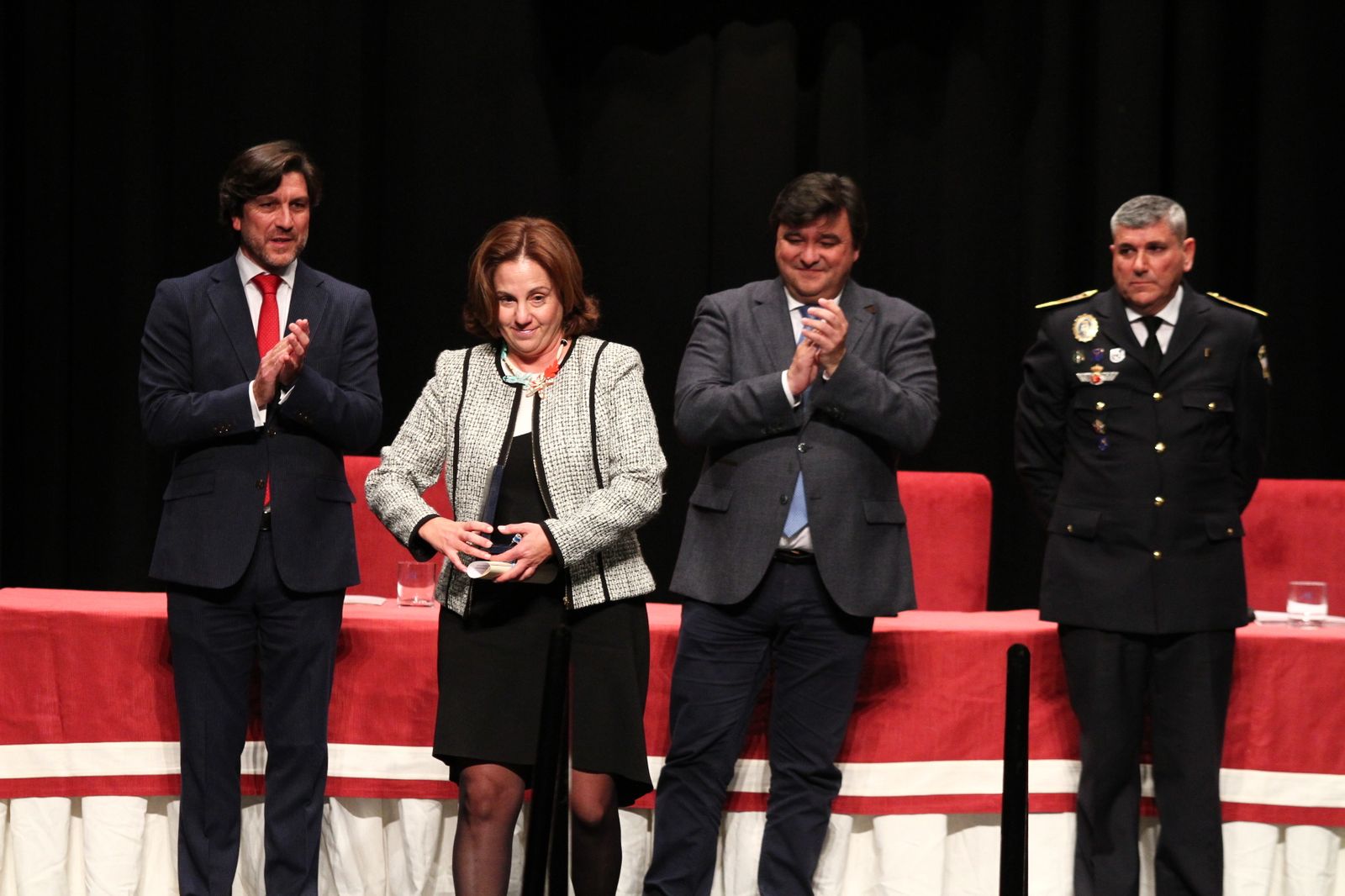 La policía Local entrega las medallas en el día de su patrón