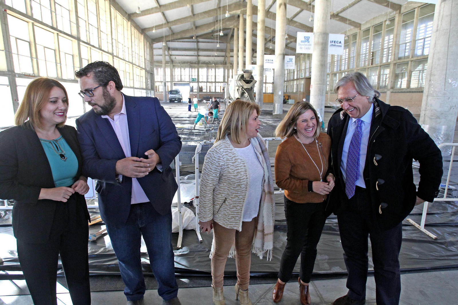 Isabel Armario, Jaime Armario, Mamen Sánchez, Irene García y Francisco Camas, ayer durante la visita a Ifeca.