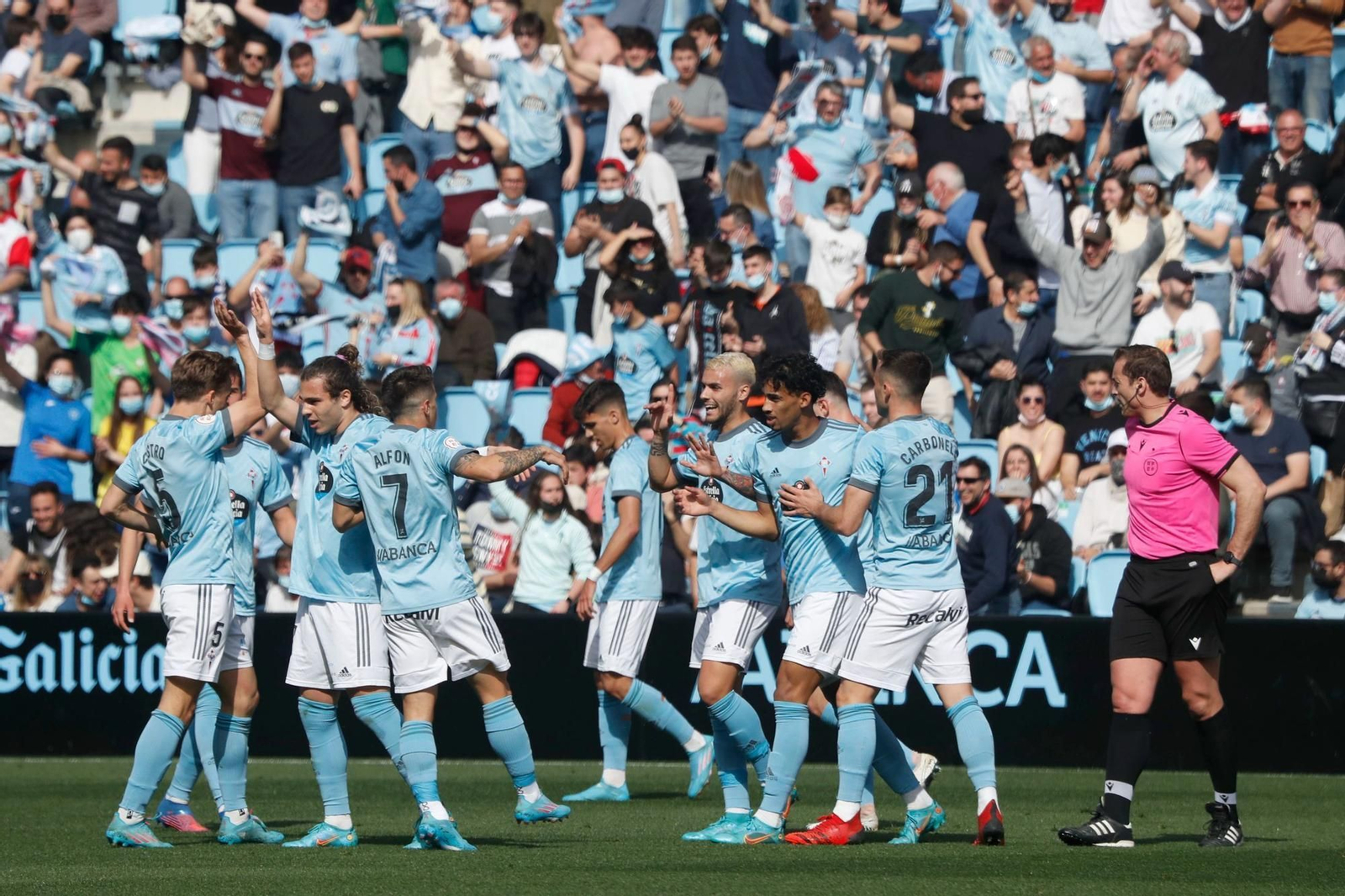 Jugadores del Celta celebran un gol en Balaídos