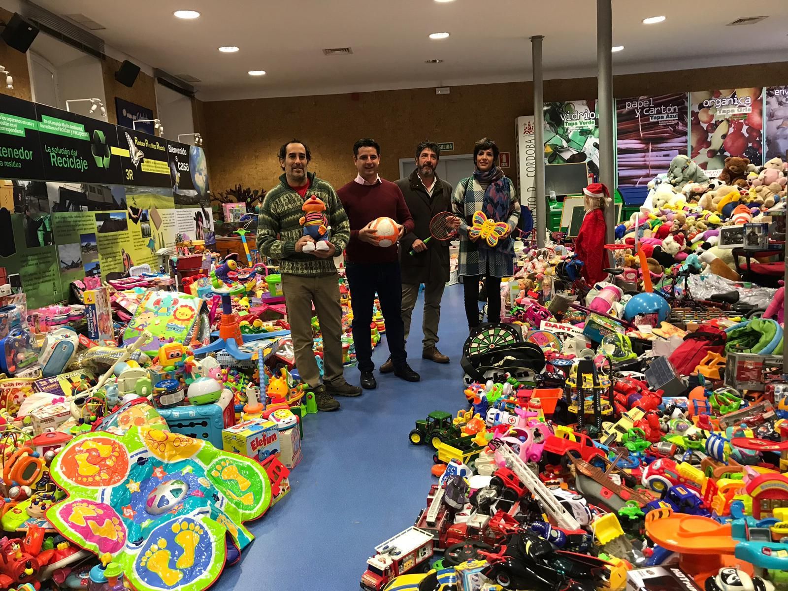 Juguetes recogidos para la entrega a niños en exclusión.