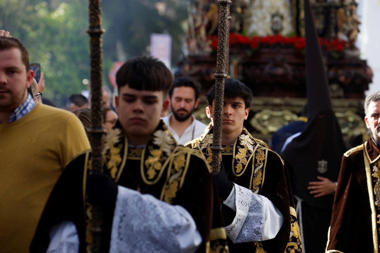 La procesión de la Soledad en este Viernes Santo de Córdoba, en imágenes