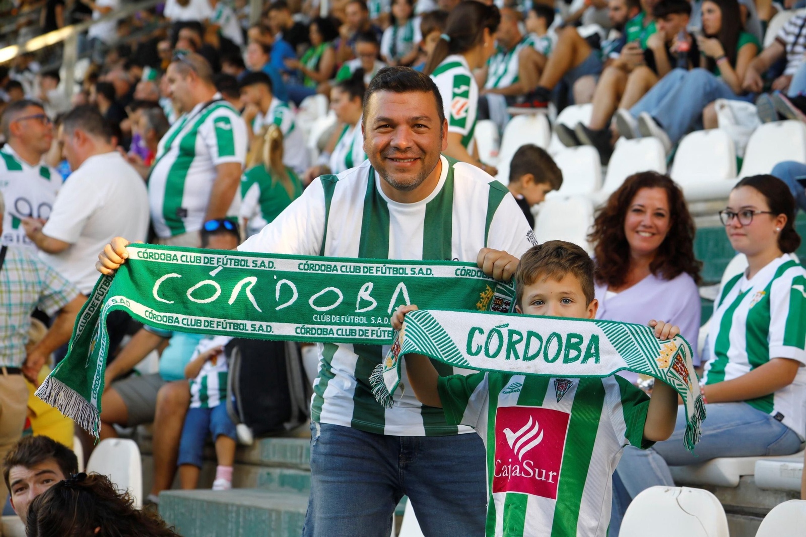Las mejores fotos del ambiente en El Arcángel para el Córdoba CF - Racing de Ferrol