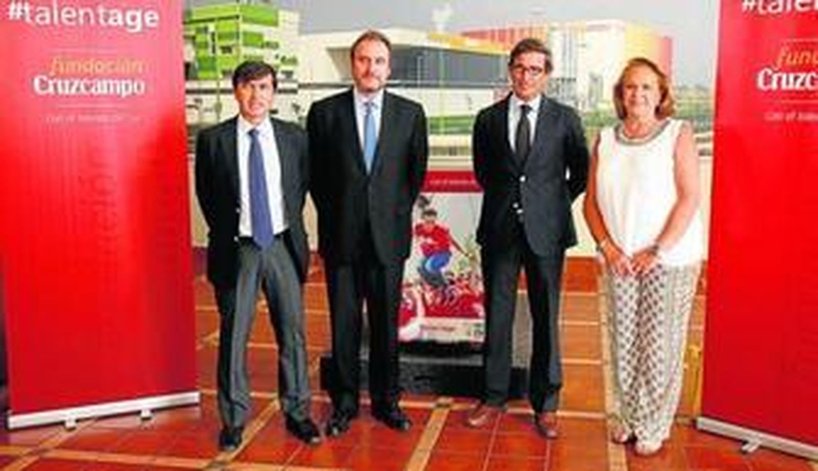 Juan Román, gerente de la Fundación Cobre Las Cruces; José Luis Casado, director de ESIC-Andalucía; Jorge Paradela, director de Relaciones Corporativas de Heineken España; y Concha Yoldi, presidenta de la Fundación Persan.