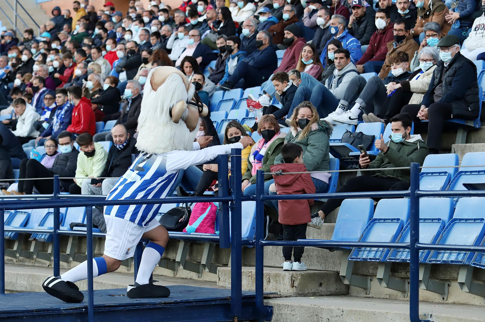 Imágenes del Recreativo de Huelva-Puente Genil