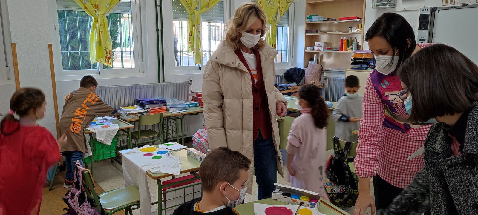 Visita de la delegada al colegio Blas Infante de Fuente Carreteros.