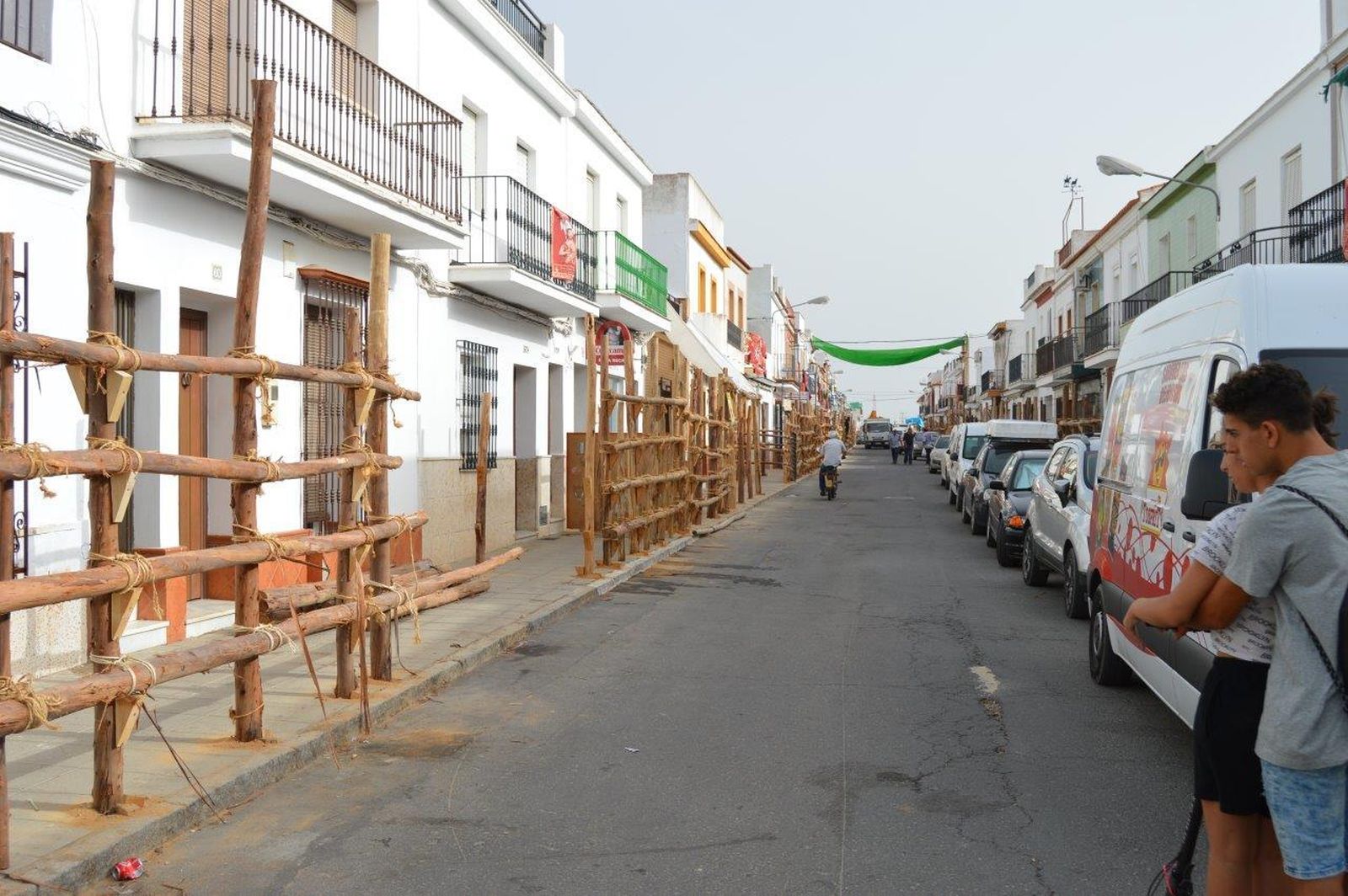 Empalizadas para las capeas de San Juan del Puerto con madera donada por Ence.