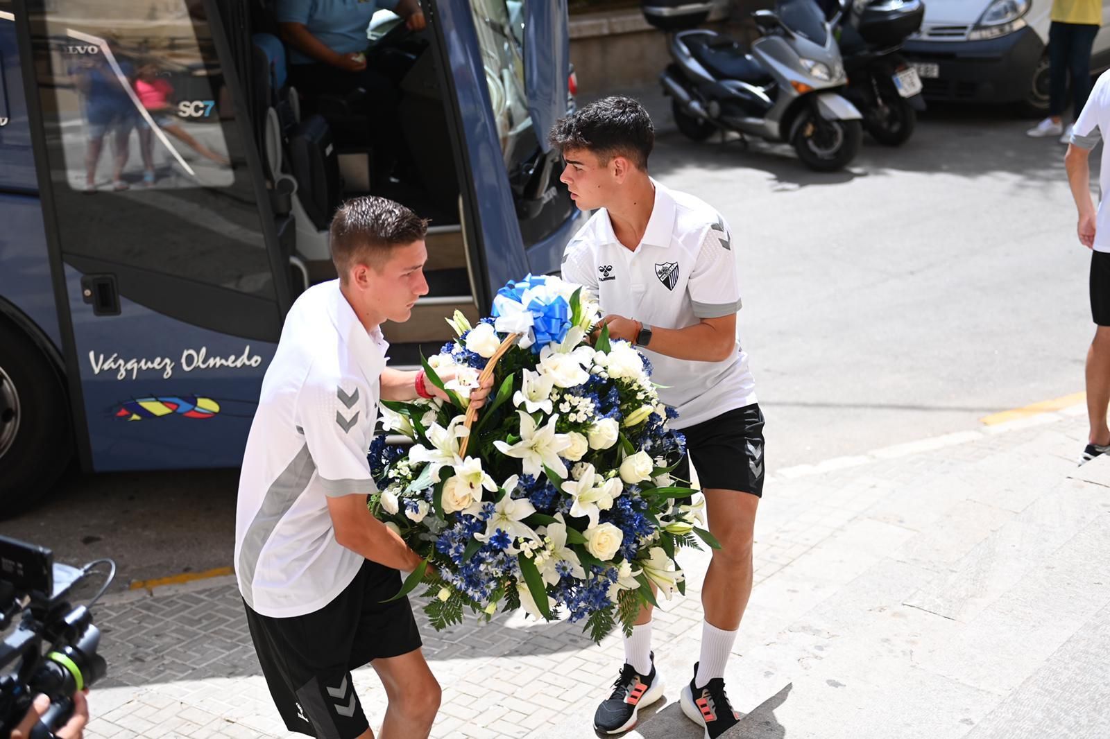 La ofrenda floral del Málaga CF a la Divina Pastora, en fotos