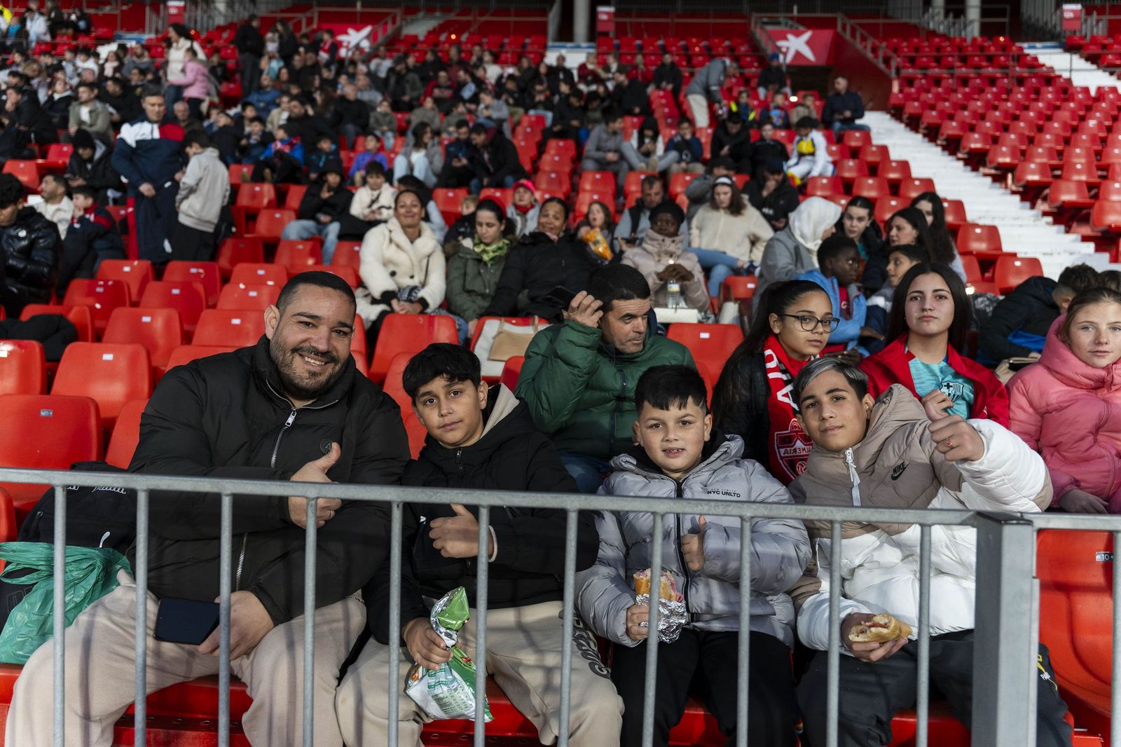 Fotogalería del partido homenaje a Guillermo Blanes entre los veteranos de la UD Almería y el FC Barcelona